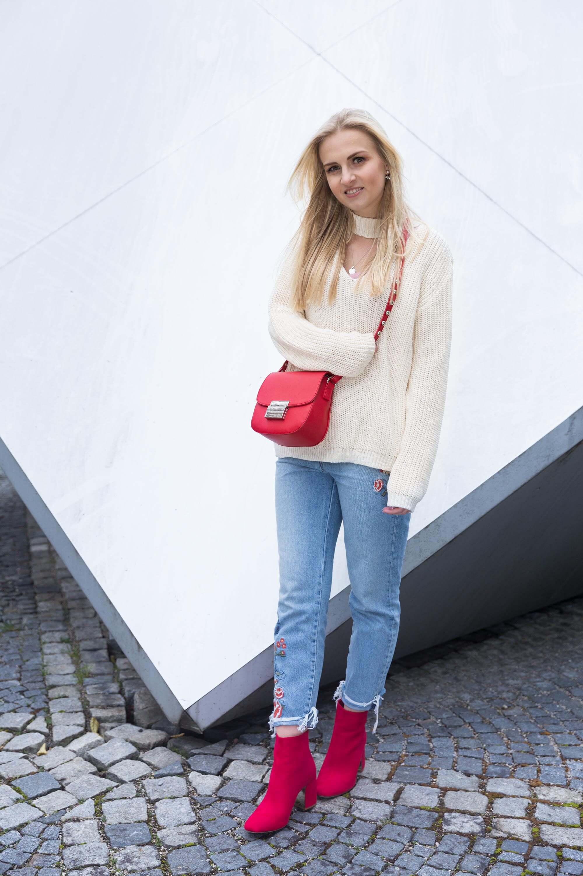 Outfit Look Rot Red Streetstyle München Fashioblog Tasche Schuhe Jeans Katefully Modeblog