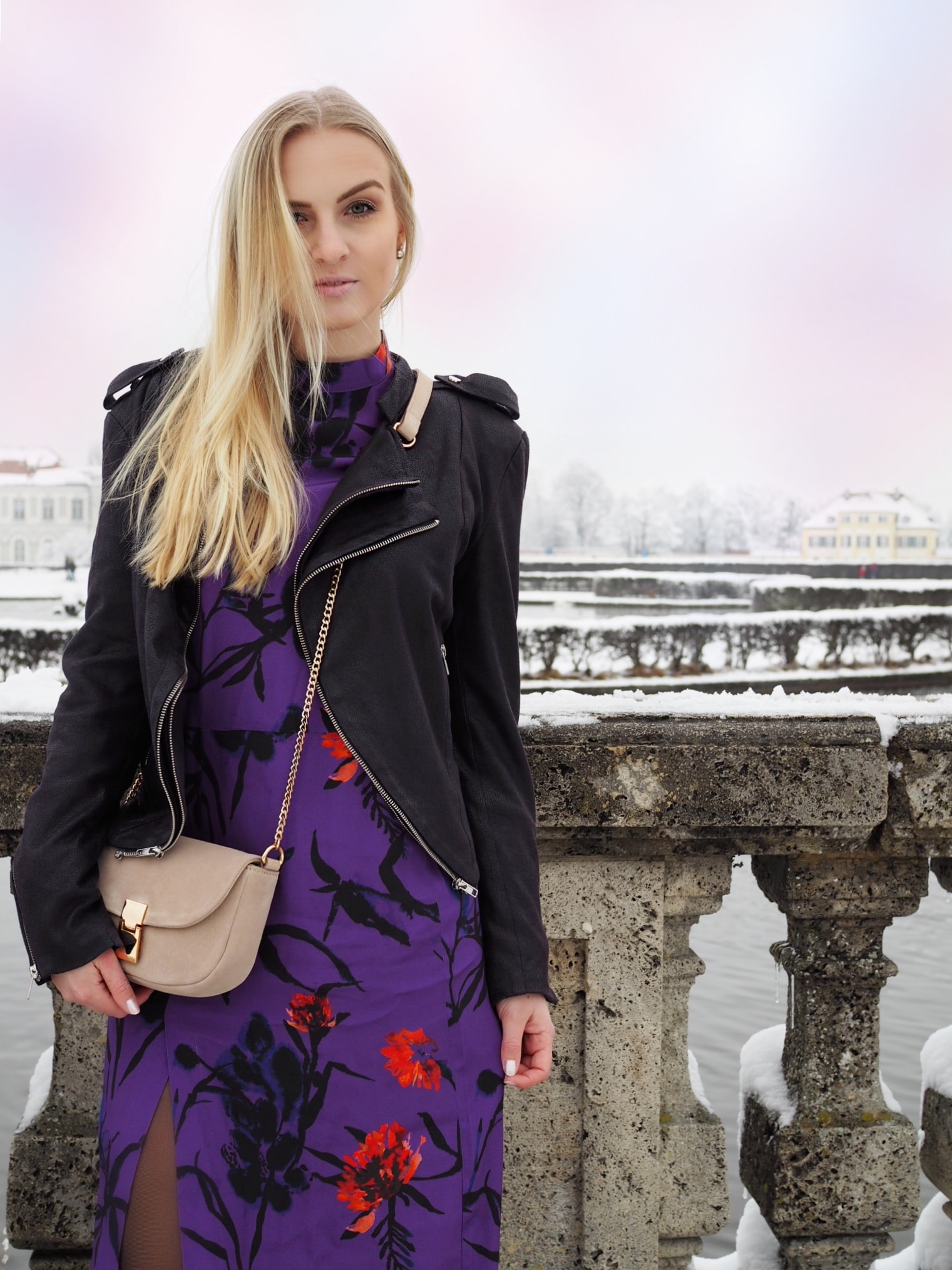 Trendfarbe des Jahres 2018 Pantonefarbe Ultra Violet Lila Kleid Lederjacke Trend Katefully Fashionblog Modeblog München Fashion ootd Outfit